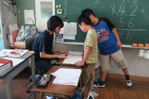 小学校における授業内補助的指導体験 小学校における補助的指導体験